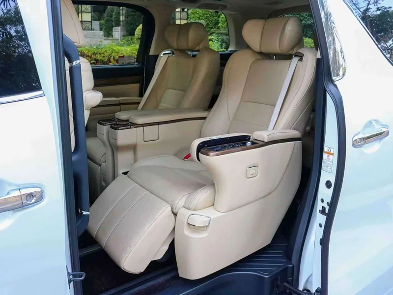 Toyota Alphard — фото 10