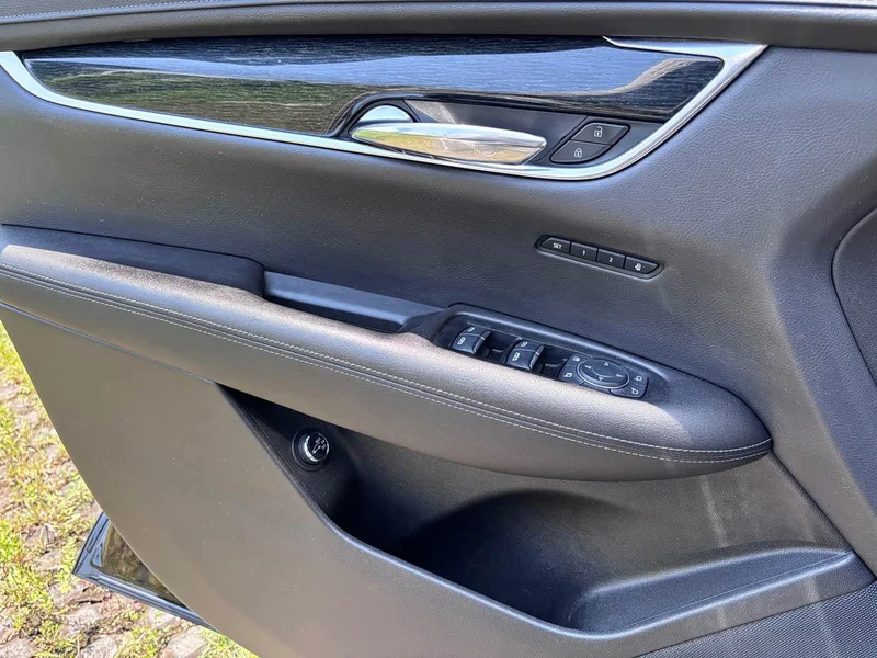Cadillac XT5 — фото 13