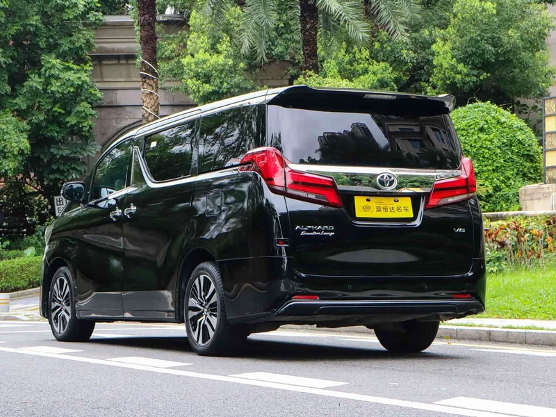 Toyota Alphard — фото 11