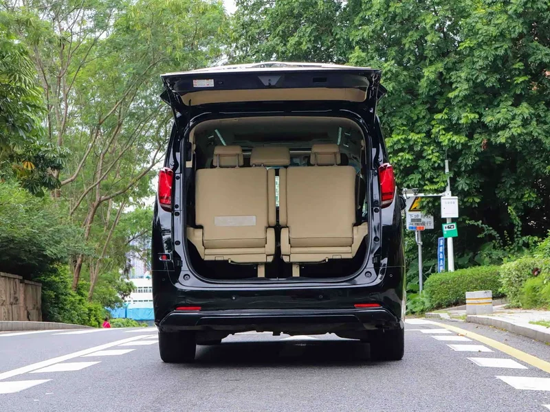 Toyota Alphard — фото 13