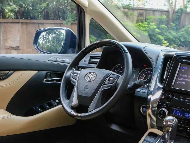 Toyota Alphard — фото 5