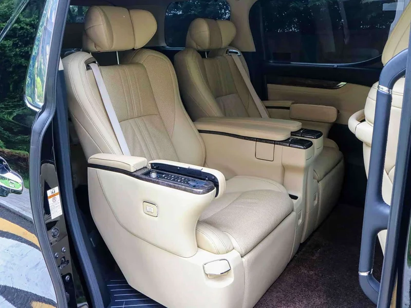 Toyota Alphard — фото 6