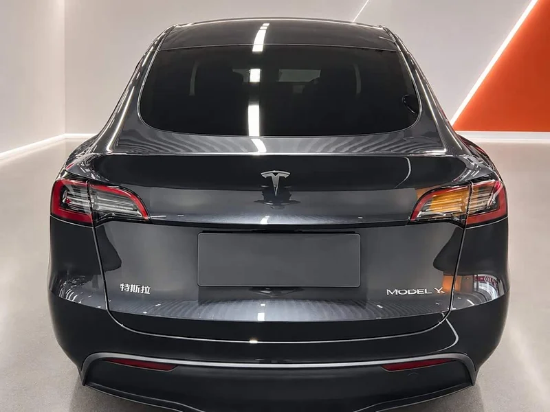 Tesla Model Y — фото 5