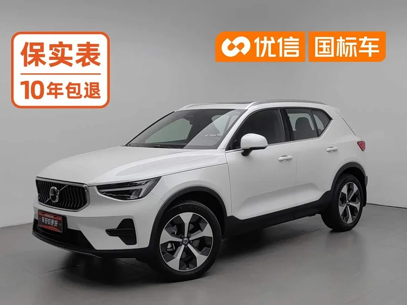 Volvo XC40 — фото 1