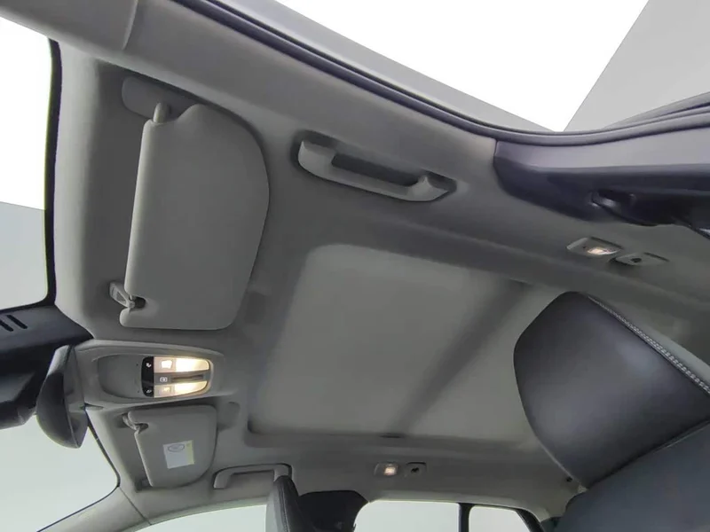 Volvo XC40 — фото 14