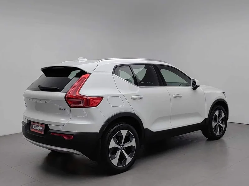 Volvo XC40 — фото 2