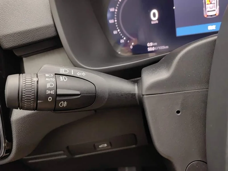 Volvo XC40 — фото 21