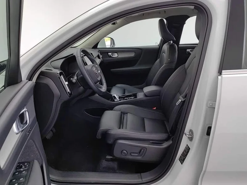 Volvo XC40 — фото 10