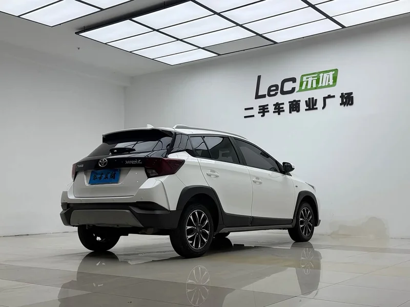 Toyota Yaris L — фото 11