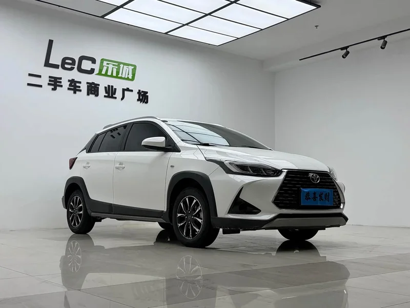 Toyota Yaris L — фото 3