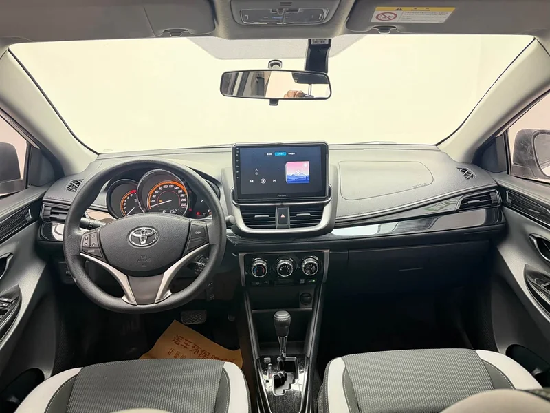 Toyota Yaris L — фото 8