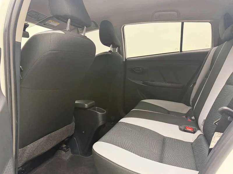 Toyota Yaris L — фото 9