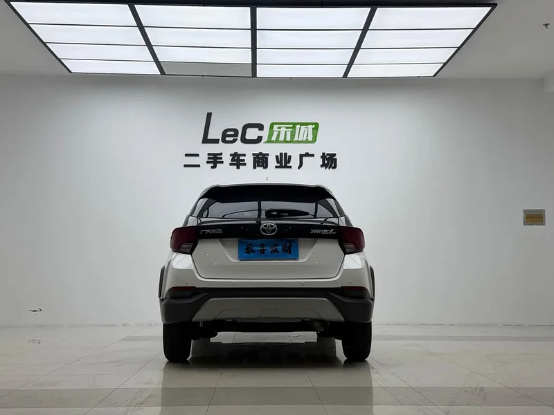 Toyota Yaris L — фото 10