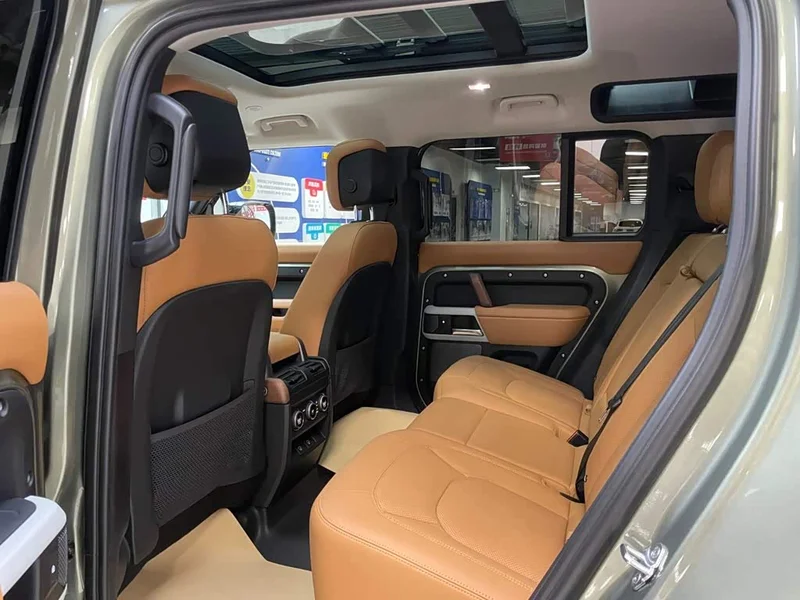 Land Rover Defender — фото 12