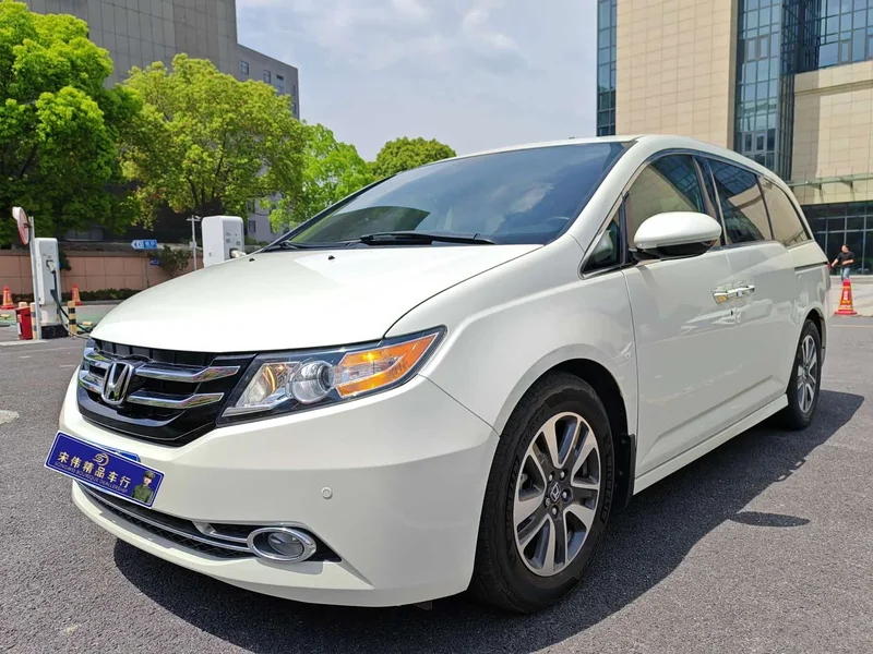 Honda Odyssey — фото 1