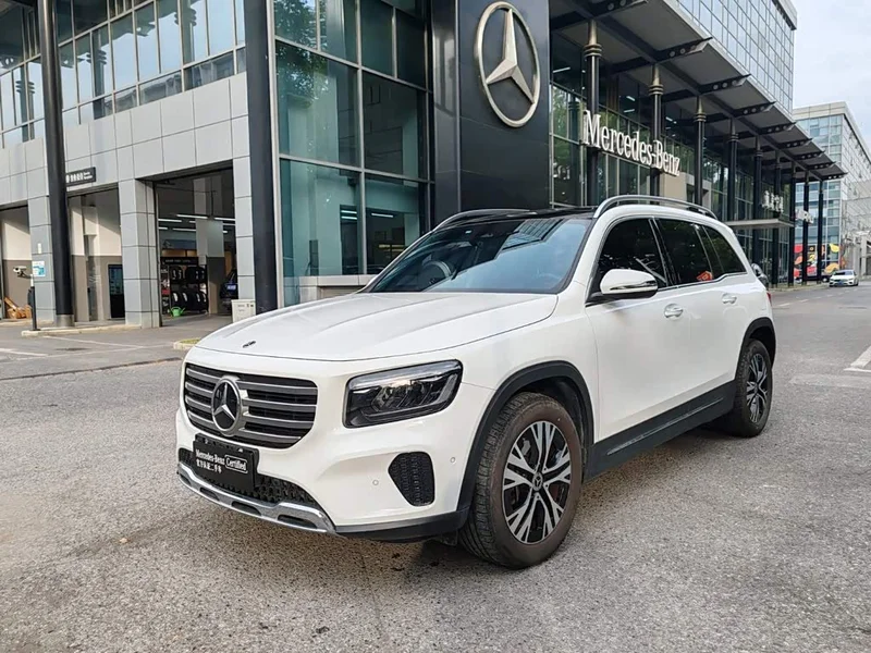 Mercedes-Benz GLB — фото 1