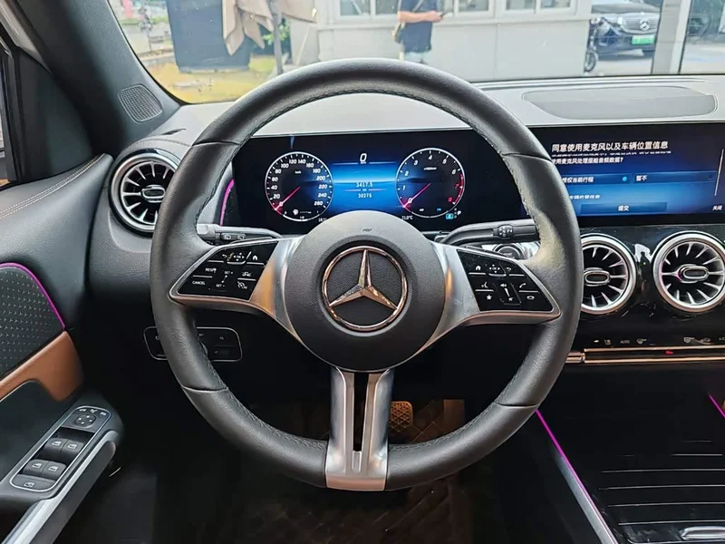 Mercedes-Benz GLB — фото 15