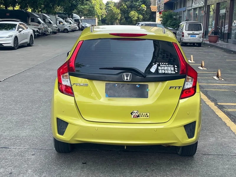 Honda Fit — фото 11