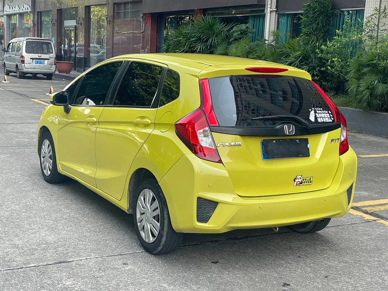 Honda Fit — фото 10