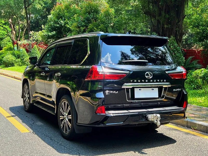 Lexus LX — фото 17