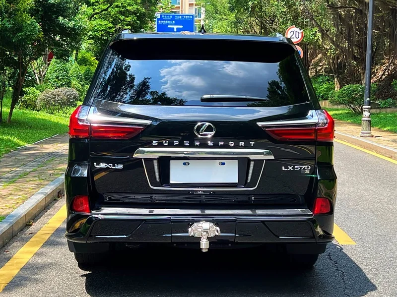 Lexus LX — фото 18