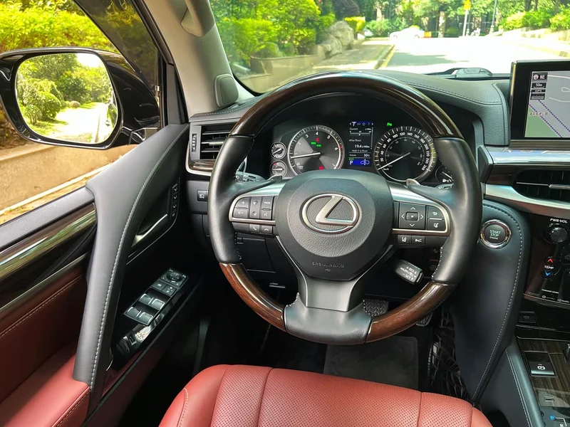 Lexus LX — фото 6
