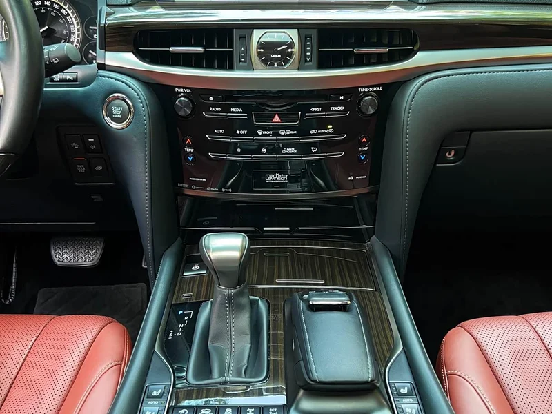 Lexus LX — фото 7