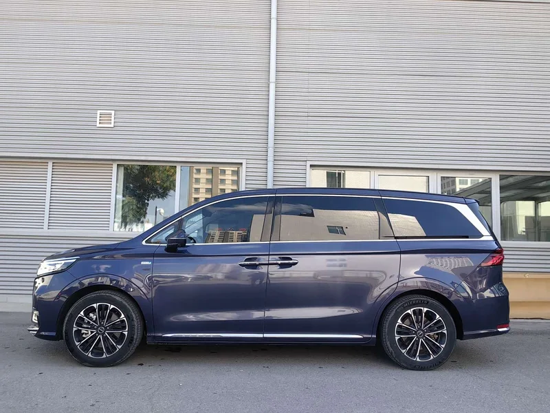 Roewe iMAX8 — фото 4