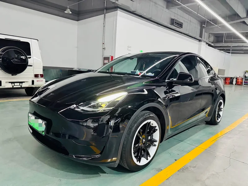 Tesla Model Y — фото 1