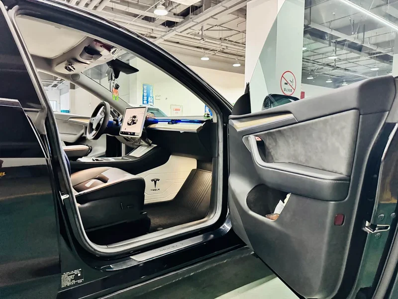 Tesla Model Y — фото 12