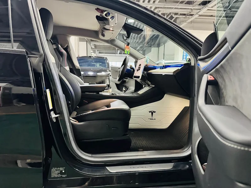 Tesla Model Y — фото 13