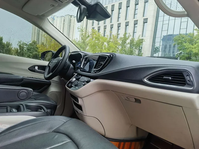 Jeep Grand Voyager — фото 13