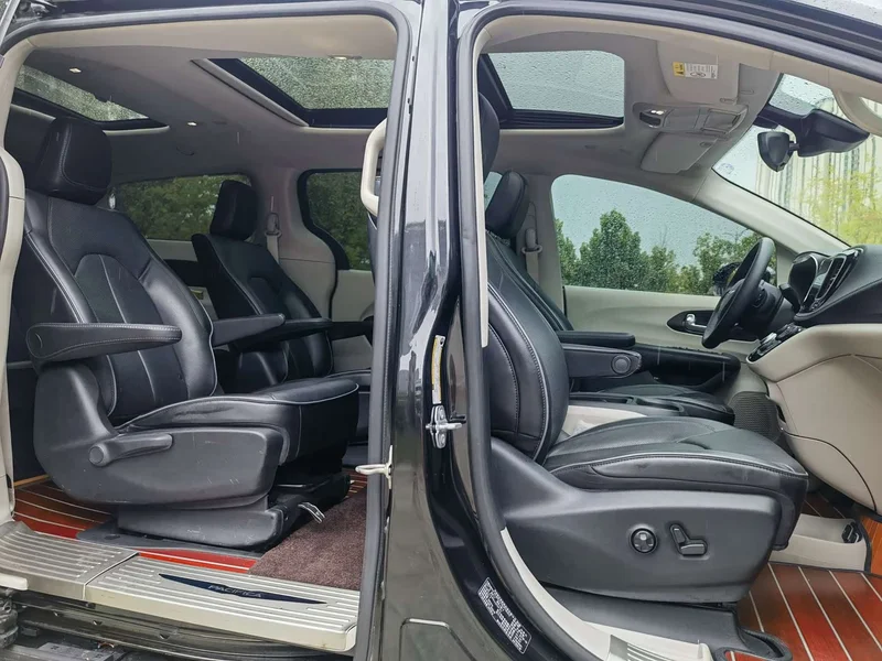 Jeep Grand Voyager — фото 16