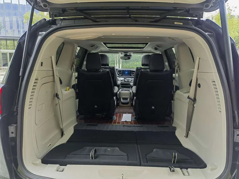 Jeep Grand Voyager — фото 19