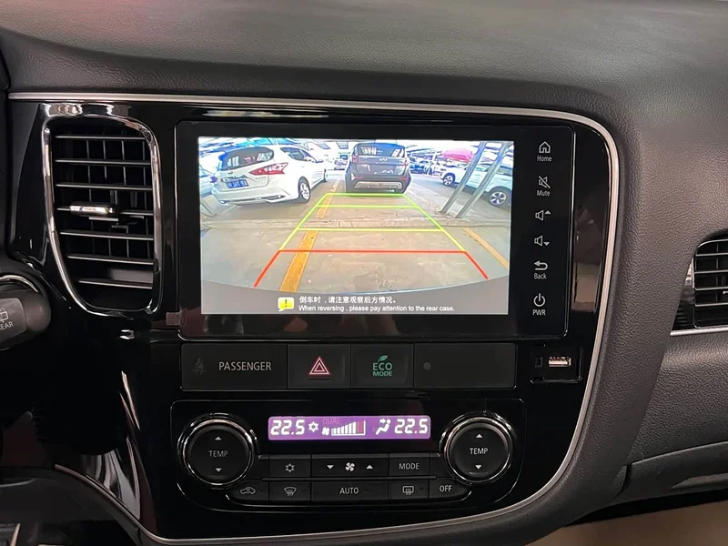 Mitsubishi Outlander — фото 12