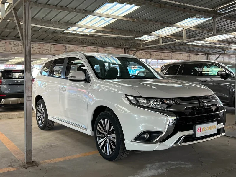 Mitsubishi Outlander — фото 3