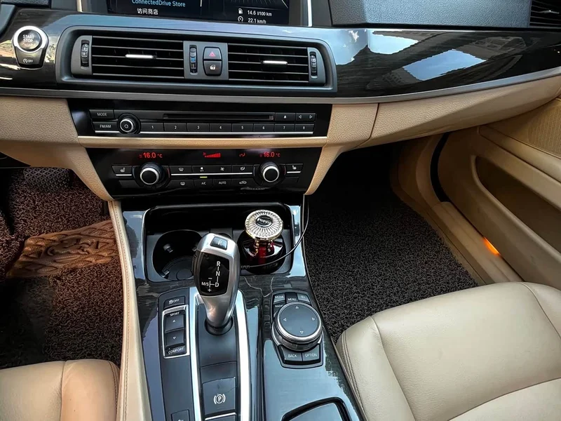 BMW 5-Series — фото 11