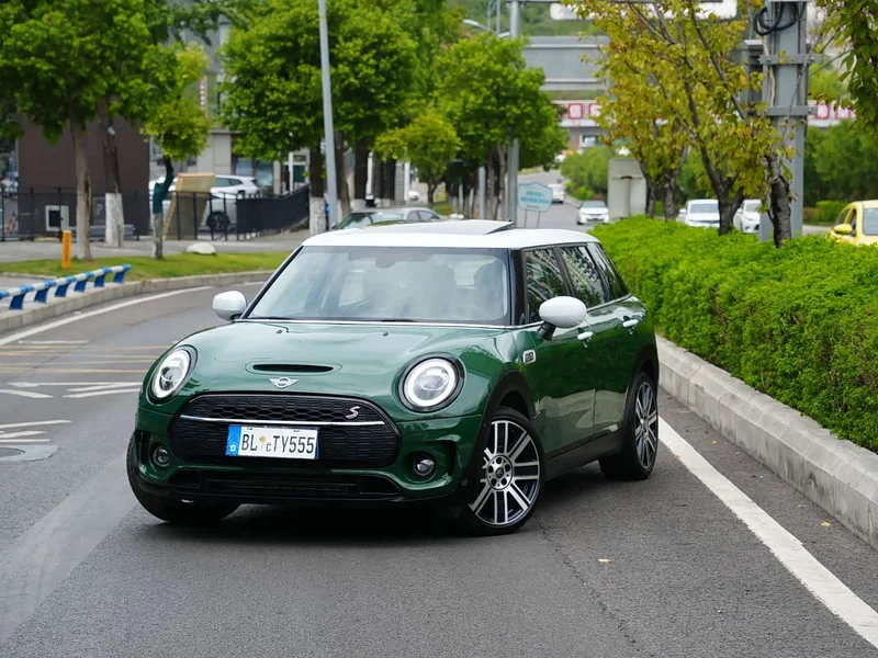MINI CLUBMAN — фото 1