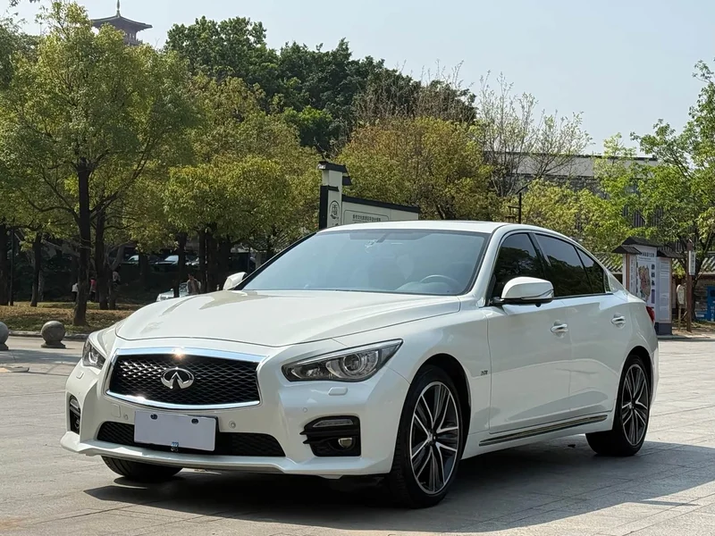 Infiniti Q50L — фото 1