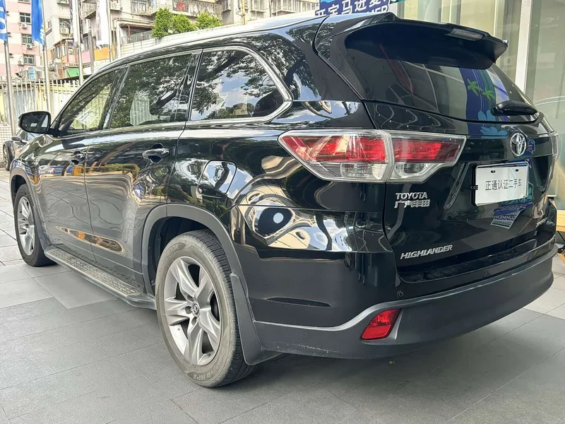 Toyota Highlander — фото 6