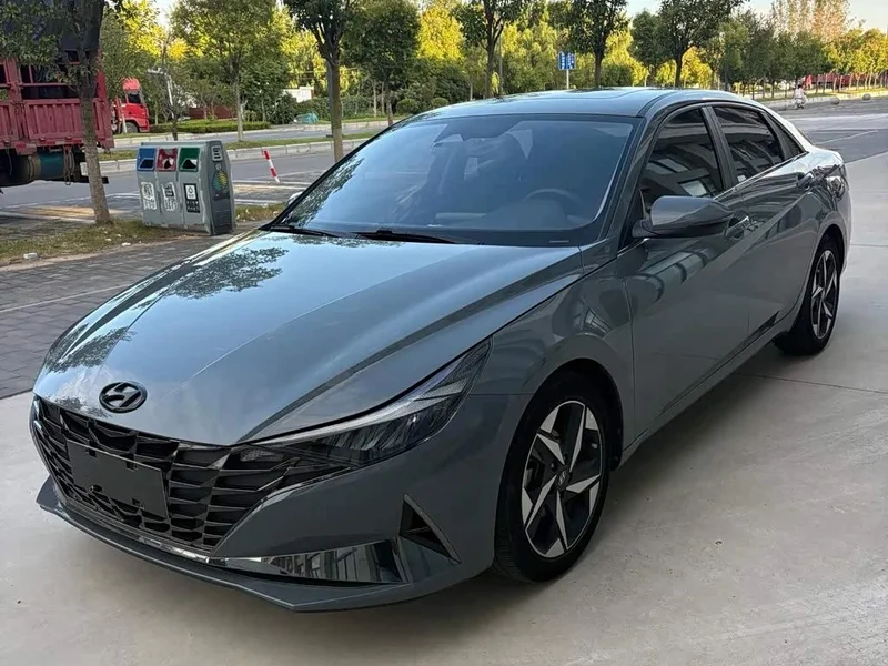 Hyundai Elantra — фото 1