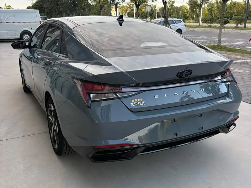 Hyundai Elantra — фото 4