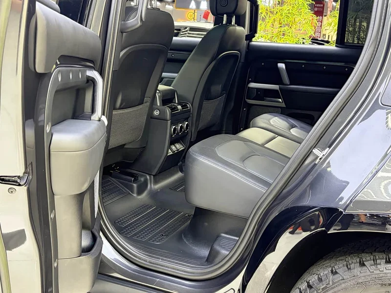 Land Rover Defender — фото 12