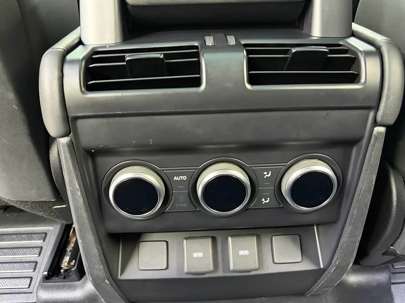 Land Rover Defender — фото 13