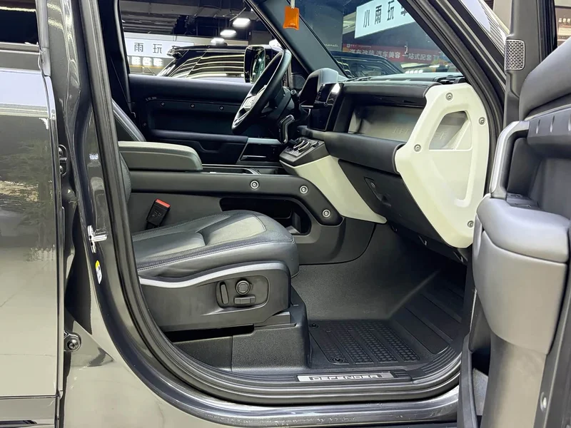 Land Rover Defender — фото 17