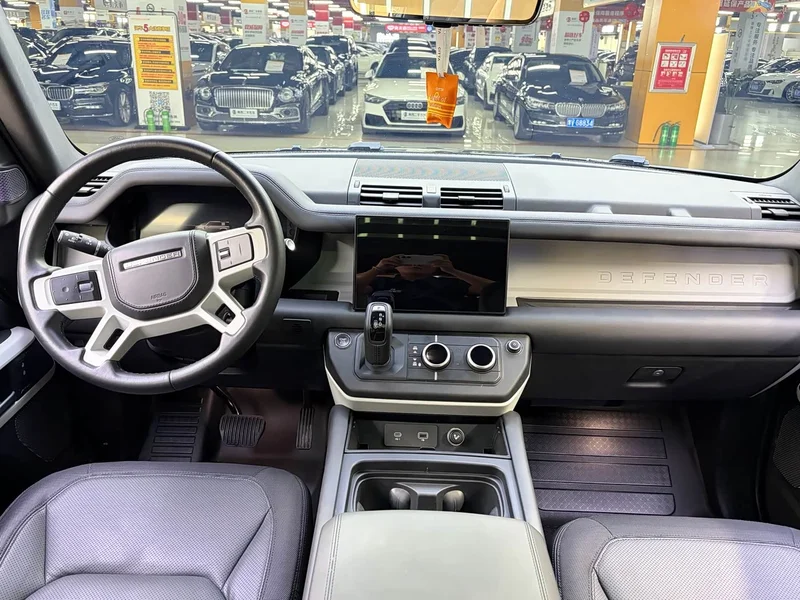 Land Rover Defender — фото 6