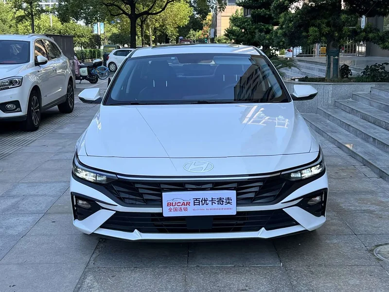 Hyundai Elantra — фото 2