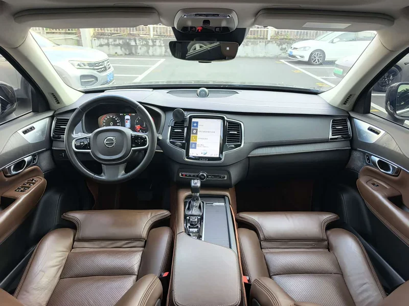 Volvo XC90 — фото 12