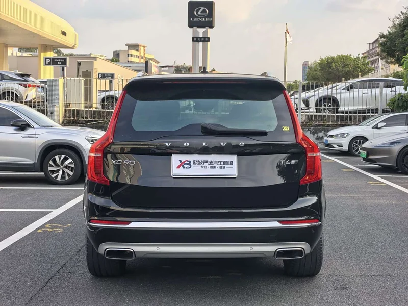 Volvo XC90 — фото 16