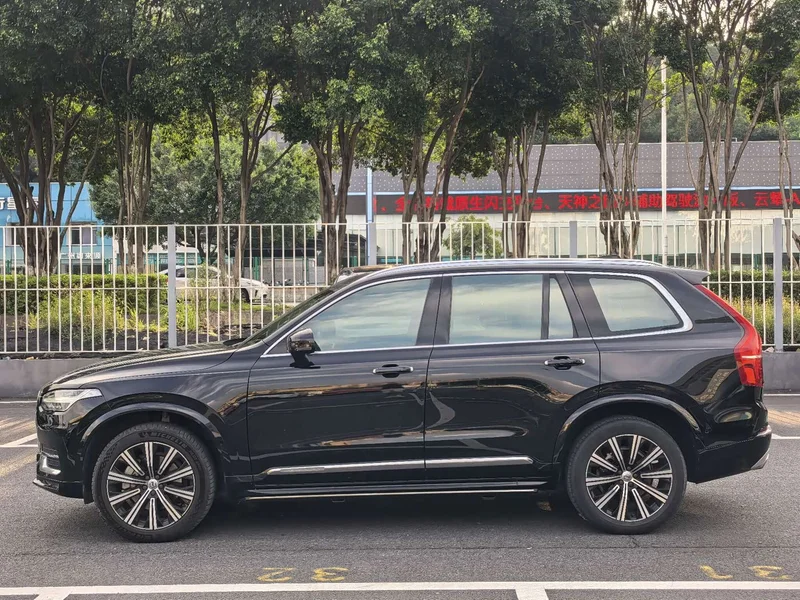 Volvo XC90 — фото 18
